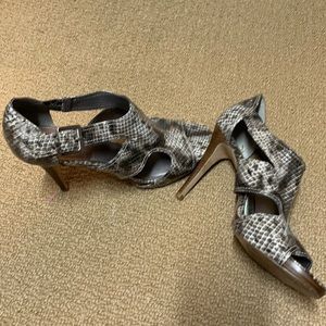 Great snake skin 4” sandals